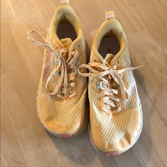 Altra Yellow Running Shoes - Picture 4 of 4